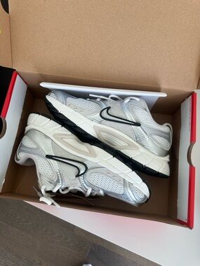 Nike V5 RNR - size 8.5